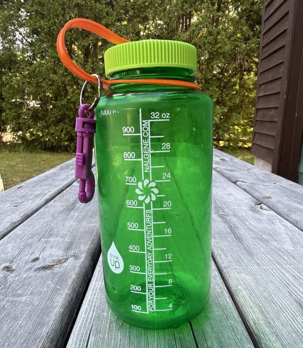 Nalgene 32 oz Green Reusable Plastic Water Bottle w/ Screw-on Lid